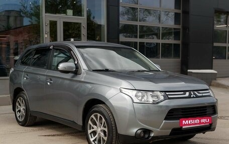 Mitsubishi Outlander III рестайлинг 3, 2013 год, 1 600 000 рублей, 3 фотография