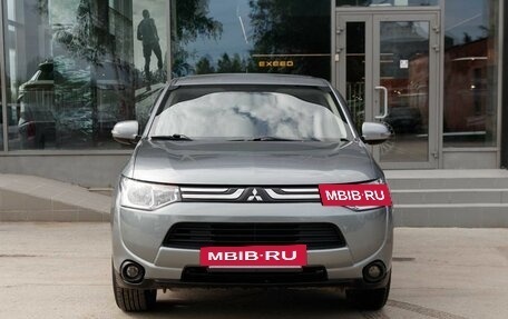 Mitsubishi Outlander III рестайлинг 3, 2013 год, 1 600 000 рублей, 2 фотография