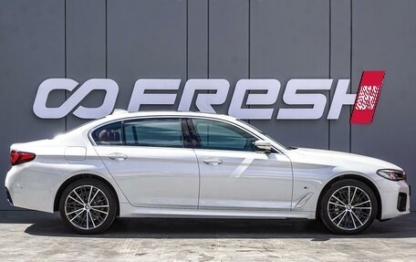 BMW 5 серия, 2023 год, 5 400 000 рублей, 5 фотография