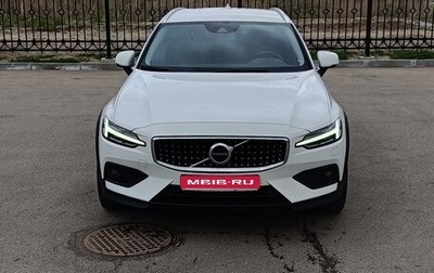 Volvo V60 Cross Country II, 2019 год, 3 200 000 рублей, 1 фотография