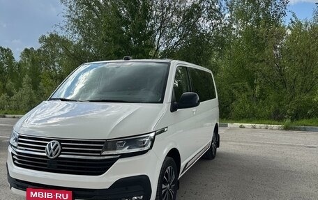 Volkswagen Multivan T6 рестайлинг, 2021 год, 6 100 000 рублей, 3 фотография