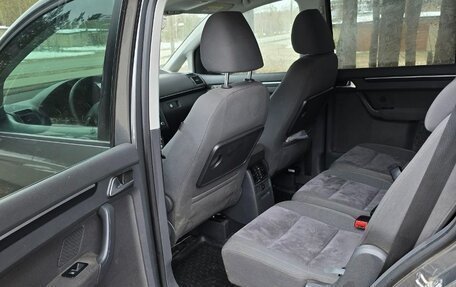 Volkswagen Touran III, 2011 год, 1 100 000 рублей, 4 фотография