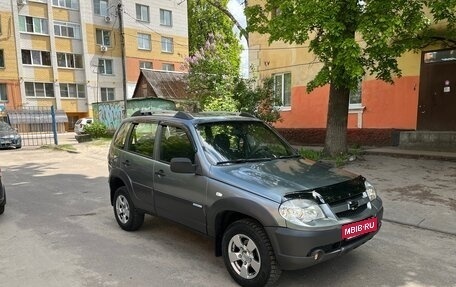 Chevrolet Niva I рестайлинг, 2011 год, 555 000 рублей, 4 фотография