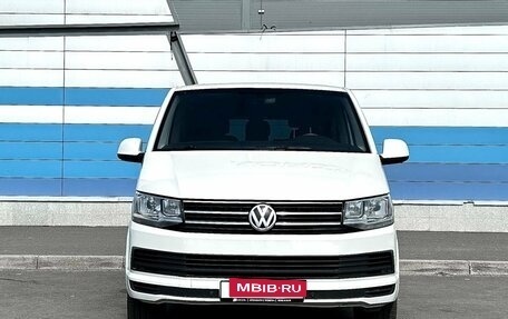 Volkswagen Caravelle T6 рестайлинг, 2016 год, 2 550 000 рублей, 2 фотография