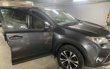 Toyota RAV4, 2015 год, 2 000 000 рублей, 2 фотография