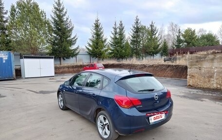 Opel Astra J, 2011 год, 780 000 рублей, 2 фотография