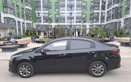 KIA Rio IV, 2022 год, 1 950 000 рублей, 2 фотография