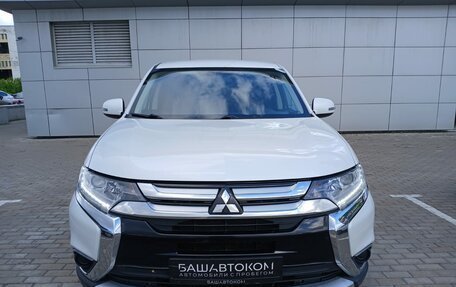 Mitsubishi Outlander III рестайлинг 3, 2017 год, 1 900 000 рублей, 2 фотография