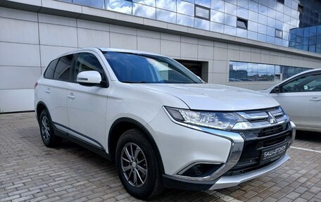 Mitsubishi Outlander III рестайлинг 3, 2017 год, 1 900 000 рублей, 3 фотография