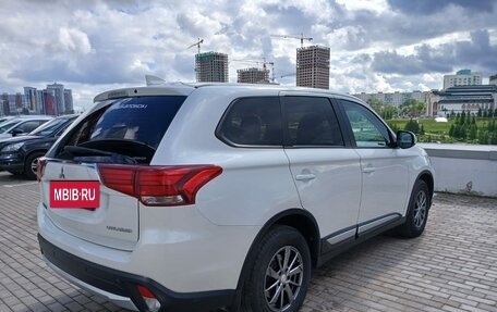 Mitsubishi Outlander III рестайлинг 3, 2017 год, 1 900 000 рублей, 4 фотография