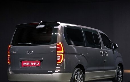 Hyundai Grand Starex Grand Starex I рестайлинг 2, 2020 год, 2 943 000 рублей, 2 фотография