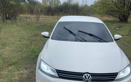 Volkswagen Jetta VI, 2015 год, 950 000 рублей, 2 фотография
