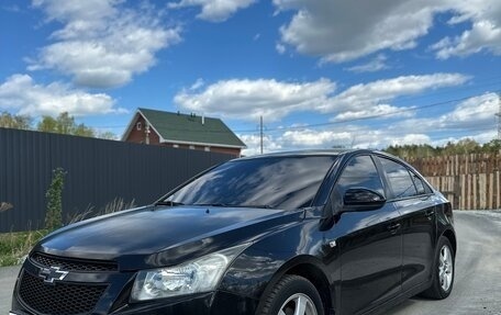 Chevrolet Cruze II, 2010 год, 550 000 рублей, 3 фотография