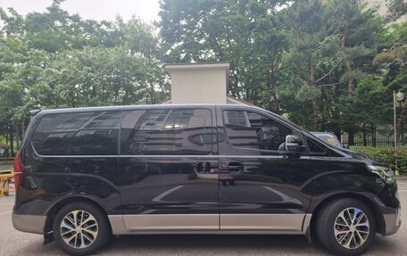 Hyundai Grand Starex Grand Starex I рестайлинг 2, 2019 год, 2 945 000 рублей, 3 фотография