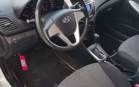 Hyundai Solaris II рестайлинг, 2011 год, 800 000 рублей, 3 фотография