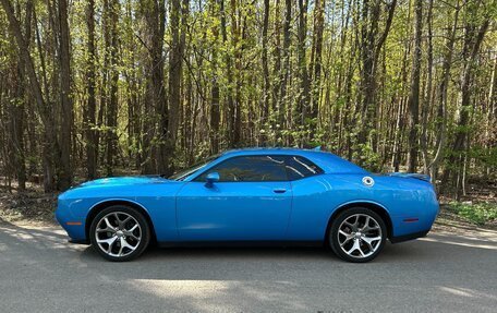 Dodge Challenger III рестайлинг 2, 2015 год, 3 500 000 рублей, 2 фотография