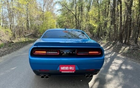 Dodge Challenger III рестайлинг 2, 2015 год, 3 500 000 рублей, 3 фотография