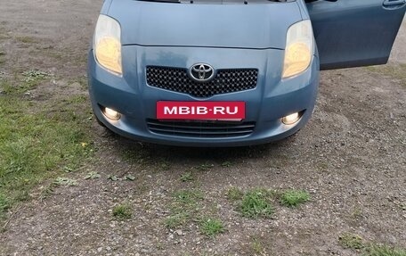Toyota Yaris III рестайлинг, 2008 год, 700 000 рублей, 5 фотография