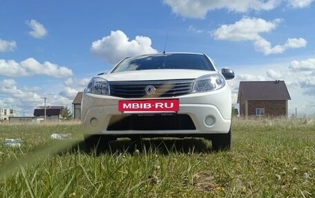 Renault Sandero I, 2014 год, 660 000 рублей, 2 фотография