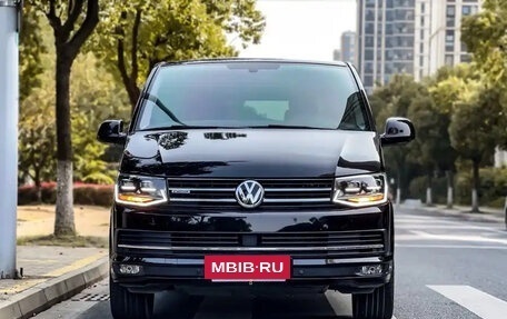 Volkswagen Multivan T6 рестайлинг, 2021 год, 5 750 090 рублей, 3 фотография