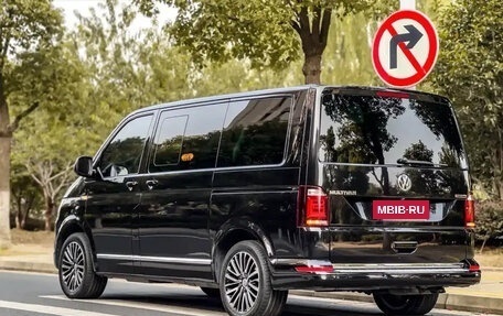 Volkswagen Multivan T6 рестайлинг, 2021 год, 5 750 090 рублей, 2 фотография
