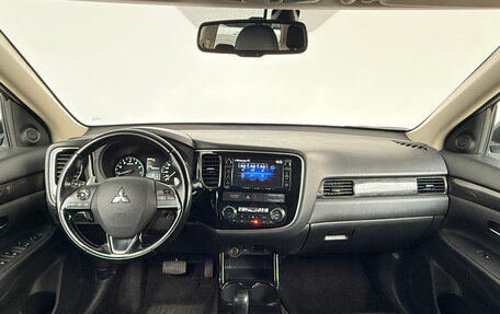 Mitsubishi Outlander III рестайлинг 3, 2015 год, 2 300 000 рублей, 6 фотография