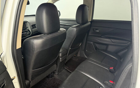 Mitsubishi Outlander III рестайлинг 3, 2015 год, 2 300 000 рублей, 4 фотография