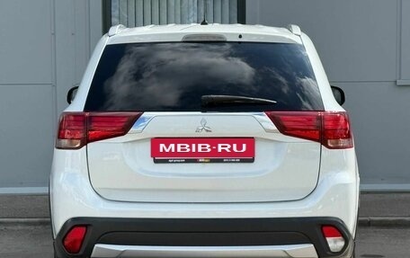 Mitsubishi Outlander III рестайлинг 3, 2016 год, 1 444 000 рублей, 6 фотография