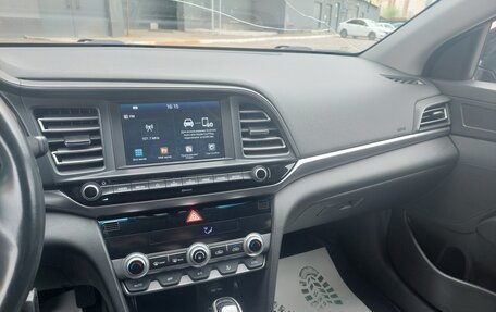 Hyundai Elantra VI рестайлинг, 2019 год, 1 700 000 рублей, 2 фотография