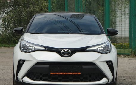 Toyota C-HR I рестайлинг, 2022 год, 3 150 000 рублей, 2 фотография