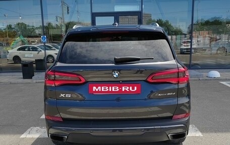 BMW X5, 2019 год, 5 600 000 рублей, 4 фотография