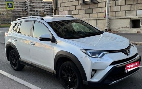 Toyota RAV4, 2018 год, 2 800 000 рублей, 2 фотография