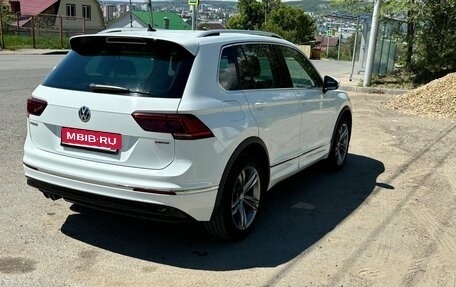 Volkswagen Tiguan II, 2018 год, 2 700 000 рублей, 3 фотография