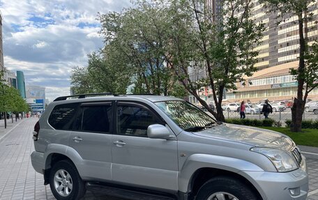 Toyota Land Cruiser Prado 120 рестайлинг, 2004 год, 2 000 000 рублей, 2 фотография