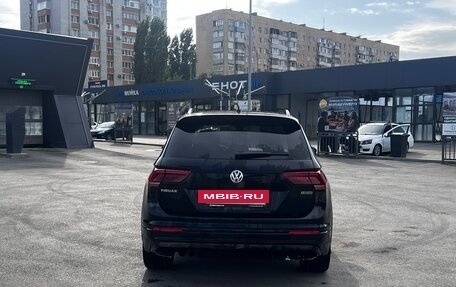 Volkswagen Tiguan II, 2019 год, 2 230 000 рублей, 2 фотография
