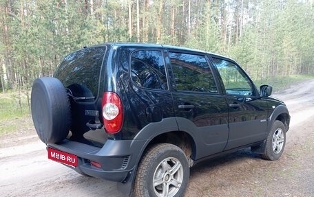Chevrolet Niva I рестайлинг, 2017 год, 950 000 рублей, 3 фотография