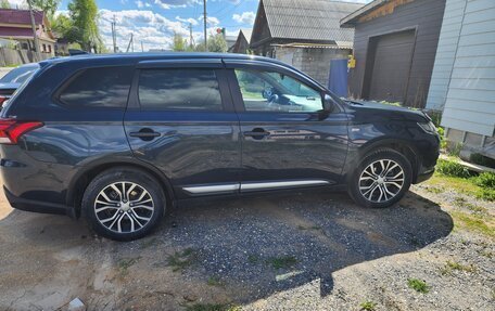 Mitsubishi Outlander III рестайлинг 3, 2021 год, 2 200 000 рублей, 2 фотография