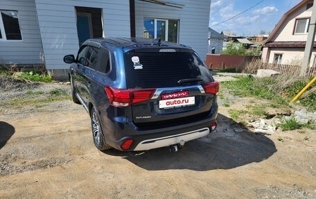 Mitsubishi Outlander III рестайлинг 3, 2021 год, 2 200 000 рублей, 3 фотография