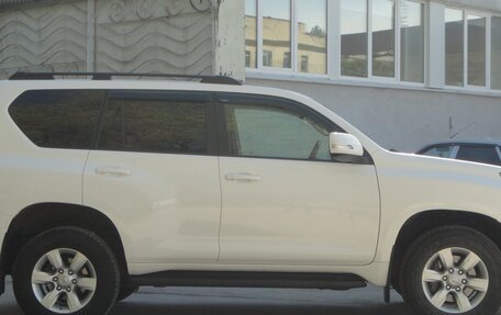 Toyota Land Cruiser Prado 150 рестайлинг 2, 2017 год, 4 250 000 рублей, 4 фотография