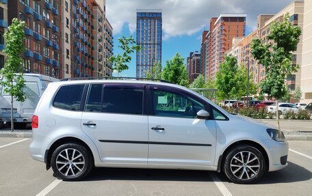 Volkswagen Touran III, 2011 год, 1 100 000 рублей, 2 фотография