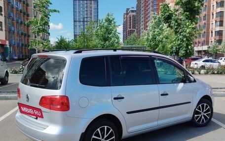 Volkswagen Touran III, 2011 год, 1 100 000 рублей, 4 фотография