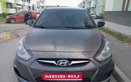 Hyundai Solaris II рестайлинг, 2011 год, 600 000 рублей, 2 фотография