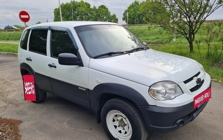 Chevrolet Niva I рестайлинг, 2017 год, 720 000 рублей, 2 фотография