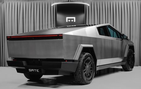 Tesla Cybertruck, 2024 год, 16 000 000 рублей, 2 фотография