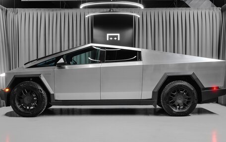 Tesla Cybertruck, 2024 год, 16 000 000 рублей, 7 фотография
