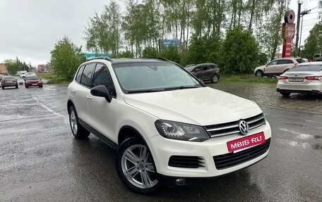 Volkswagen Touareg III, 2011 год, 1 650 000 рублей, 2 фотография