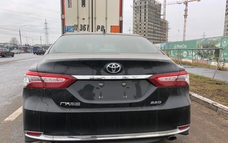Toyota Camry, 2023 год, 3 900 000 рублей, 2 фотография