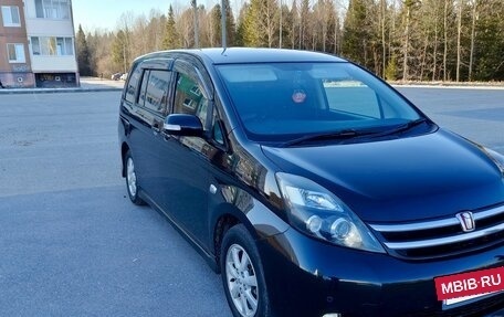 Toyota ISis I, 2010 год, 1 370 000 рублей, 2 фотография