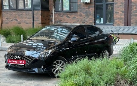 Hyundai Solaris II рестайлинг, 2021 год, 1 720 000 рублей, 2 фотография