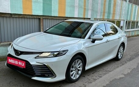 Toyota Camry, 2022 год, 3 200 000 рублей, 5 фотография